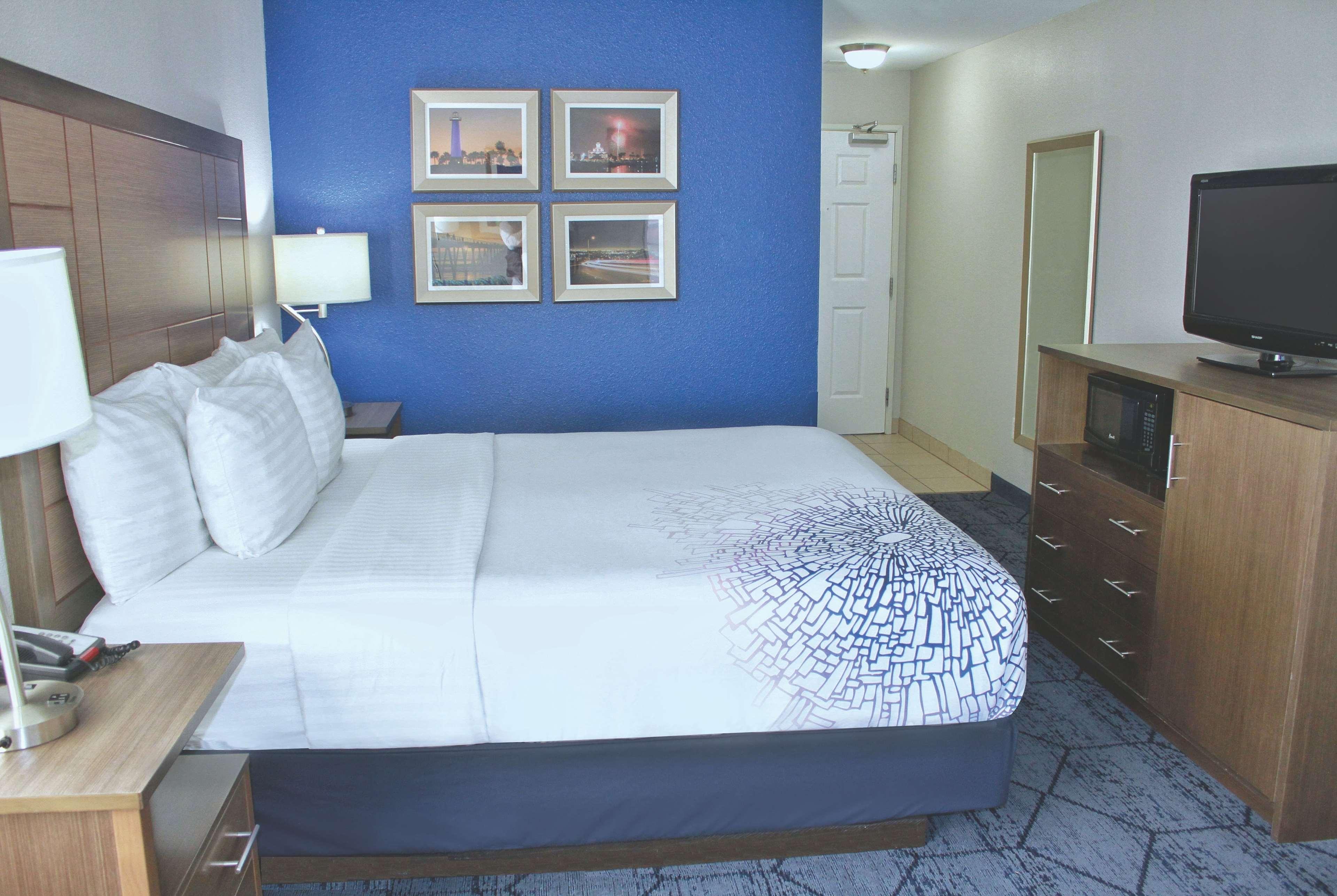 La Quinta By Wyndham Ne Long Beach/Cypress Hawaiian Gardens Exterior foto